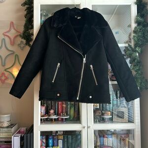 BLACK H&M JACKET SIZE 8 WITH FAUX FUR COLLAR
